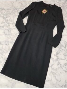 Dolce & Gabbana Black Embroidered Heart Crest size 44